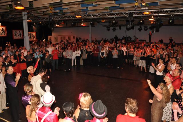 min 2010 11 13 fous swing 194